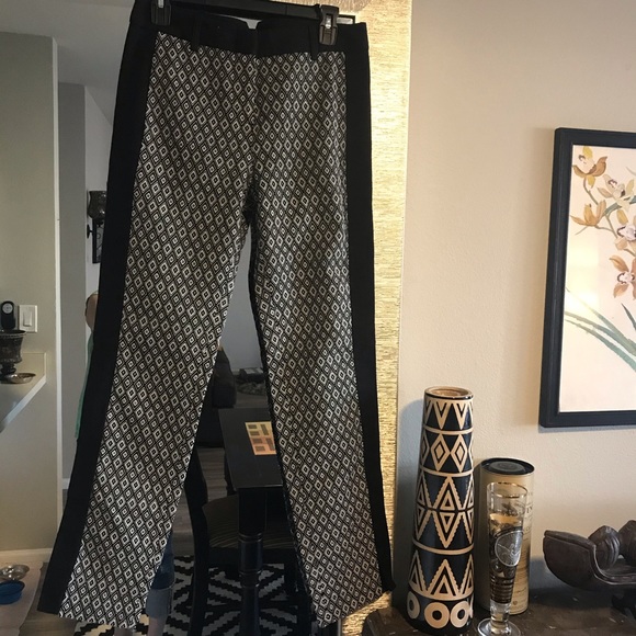 Slim fit BCBG slacks - Picture 4 of 5